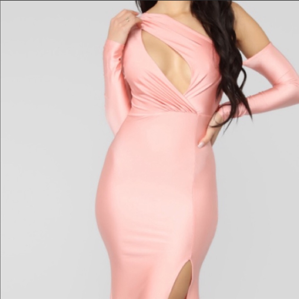 New With Tags 🌟 Fashion Nova Blush Gown